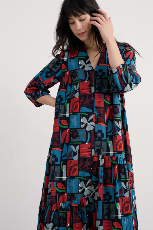 windblown tiered v-ausschnitt kleid