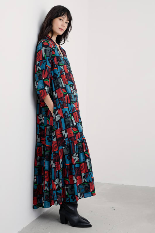 windblown tiered v-ausschnitt kleid