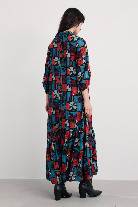 windblown tiered v-ausschnitt kleid