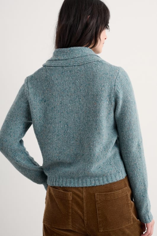mauerpfeffer-strickjacke mit schal detail