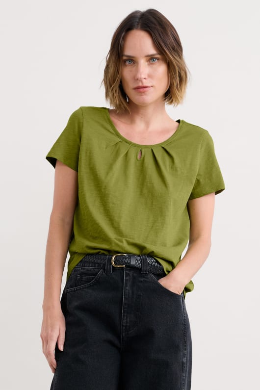 appletree keyhole detail t-shirt