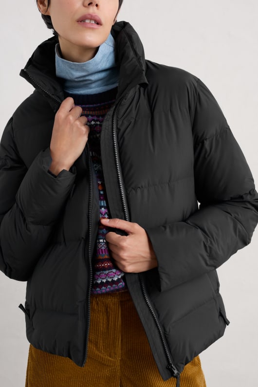 feld pfad gepolsterte wasserdichte jacke