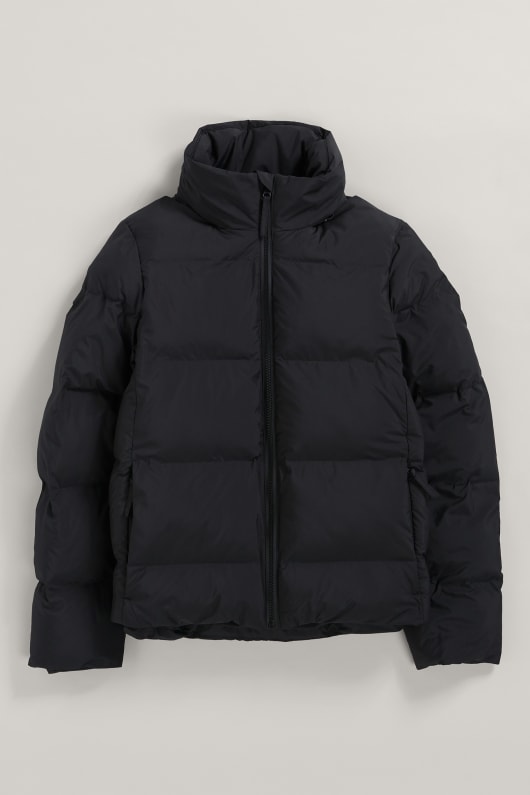 feld pfad gepolsterte wasserdichte jacke