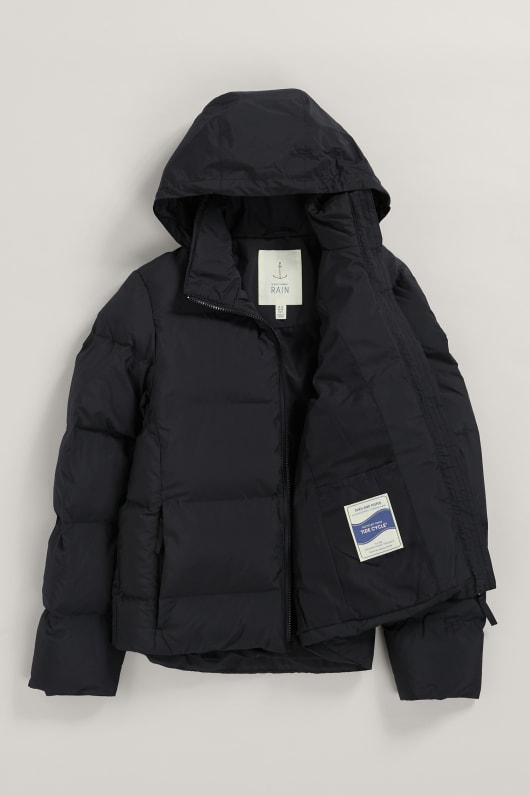 feld pfad gepolsterte wasserdichte jacke